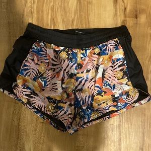 “The north face” Shorts Size Small